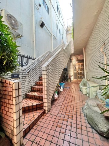 滝沢コーポ 2階エントランス