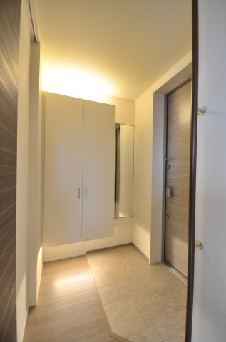 Arietta Takashimadaira 2階玄関