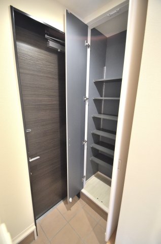 ソレイユ大山 1階玄関