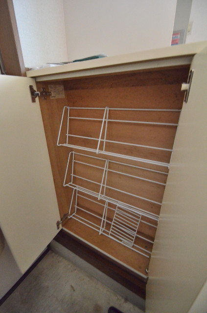 シャトル熊野町Ⅱ 1階収納