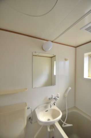 シャトル熊野町Ⅱ 1階洗面所