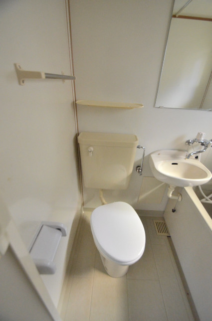 シャトル熊野町Ⅱ 1階トイレ