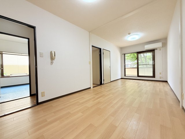 第五志伊ビル 2階居間・リビング