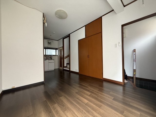 高島平２丁目戸建て 1-2階