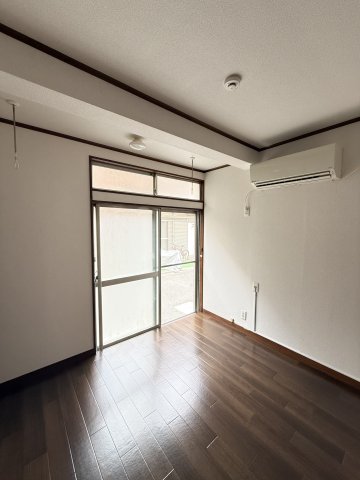 高島平２丁目戸建て 1-2階