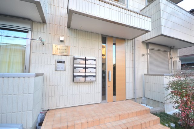 サニーヒルズ 3階エントランス