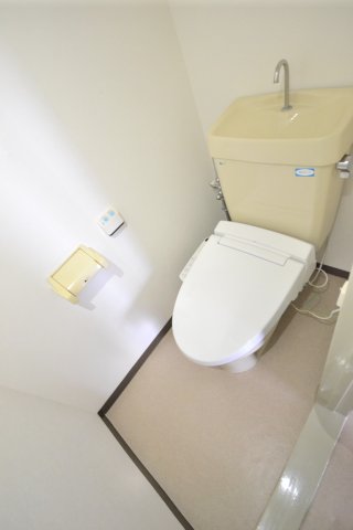 東京都板橋区小豆沢２丁目 2階トイレ