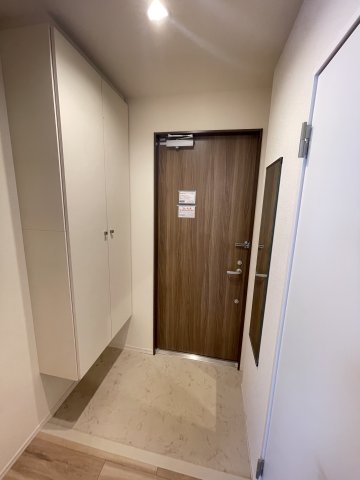 プラム城山 2階玄関