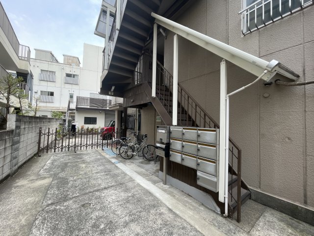 ワタナベビル 3階エントランス