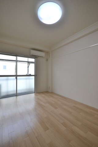 ワタナベビル 3階寝室