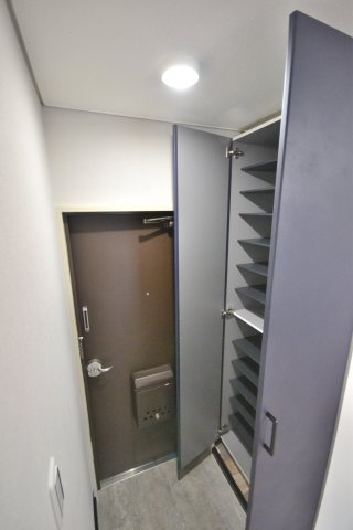 パレスモトハシ 3階玄関