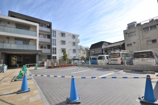 橘RESIDENCE 4階駐車場