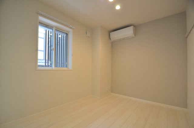 プライム・ワン 1階洋室