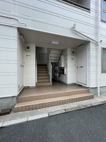 ローズビル 2階エントランス