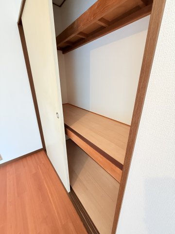 ローズビル 2階収納