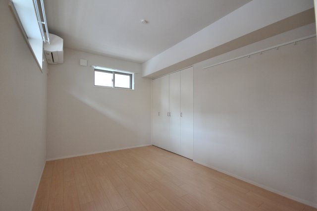 フォレスト 1階洋室