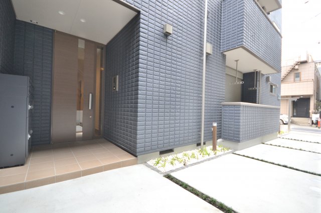 フォレスト 1階エントランス