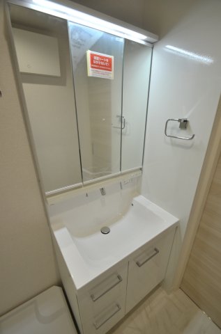 ラヴェニール　テラス 3階洗面所