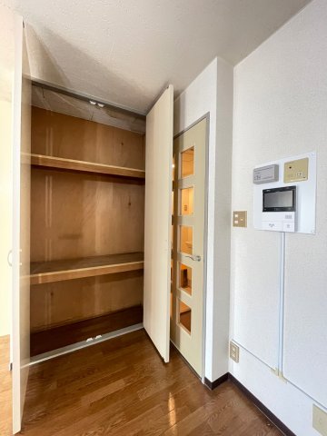 ローズハイツ小豆沢 3階収納