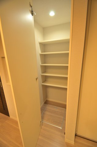 クオリスタ志村 101収納