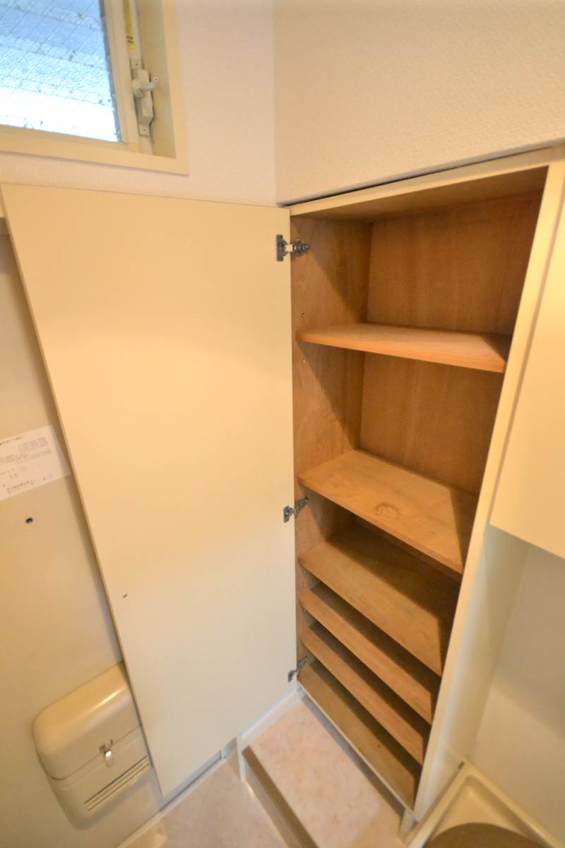 スカイピア蓮根 2階収納