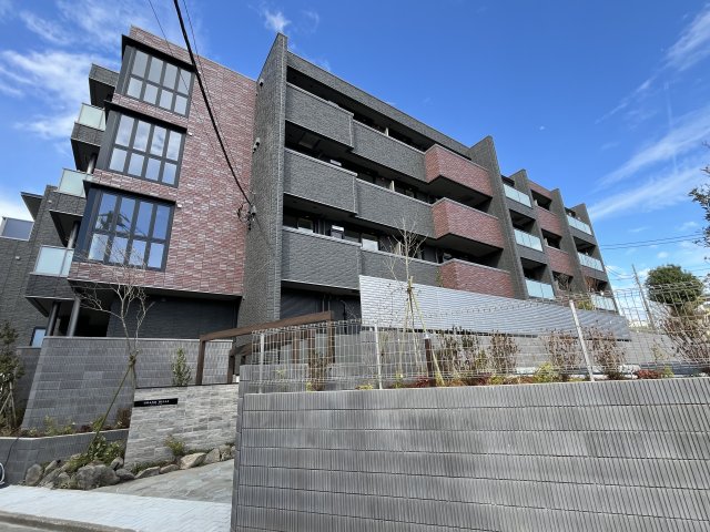 グランド　ヒルズ 1階外観