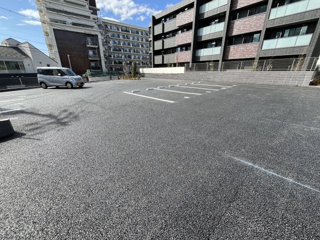 グランド　ヒルズ 1階駐車場