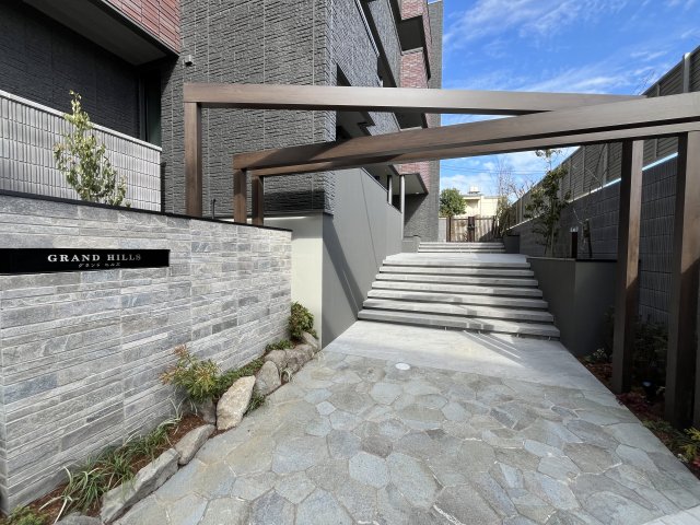 グランド　ヒルズ 1階エントランス