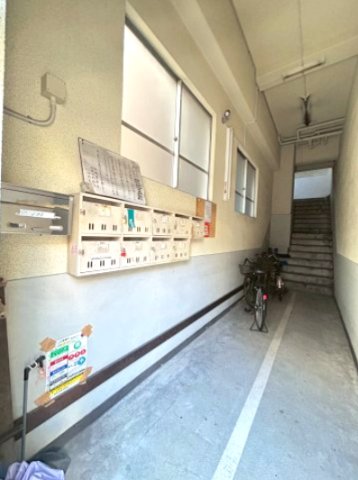 第二シルバーコーポ 3階エントランス