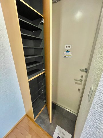クレッセンド千川 1階玄関