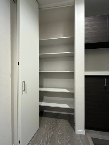 メゾンエレガンス 1階収納