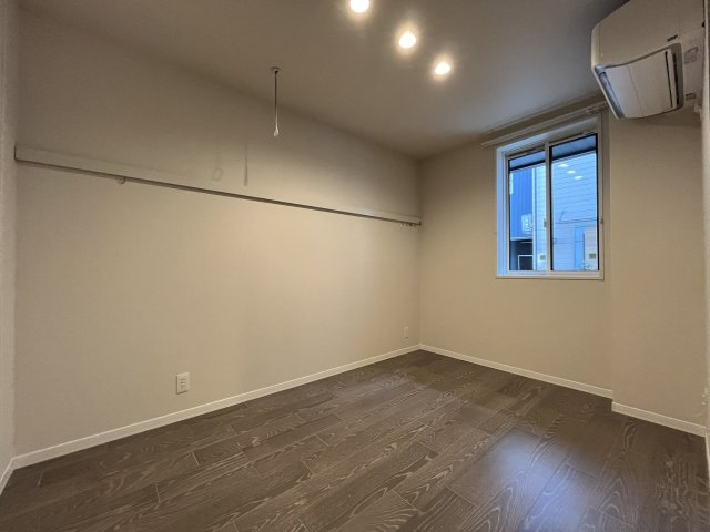 メゾンエレガンス 1階洋室