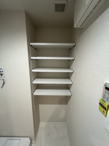 メゾンエレガンス 1階収納