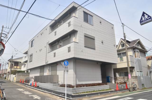 メゾン　ドゥ　ルミエール 1階外観