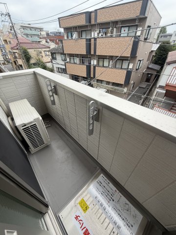 セレスティア小豆沢 3階バルコニー