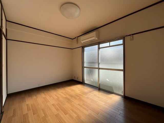 長岡マンション 2階居間・リビング