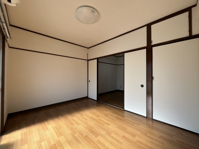 長岡マンション 2階居間・リビング