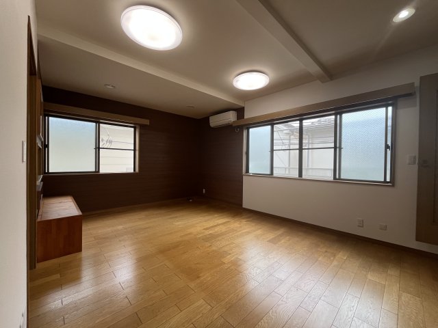 北区滝野川5丁目　貸戸建 1-3階居間・リビング