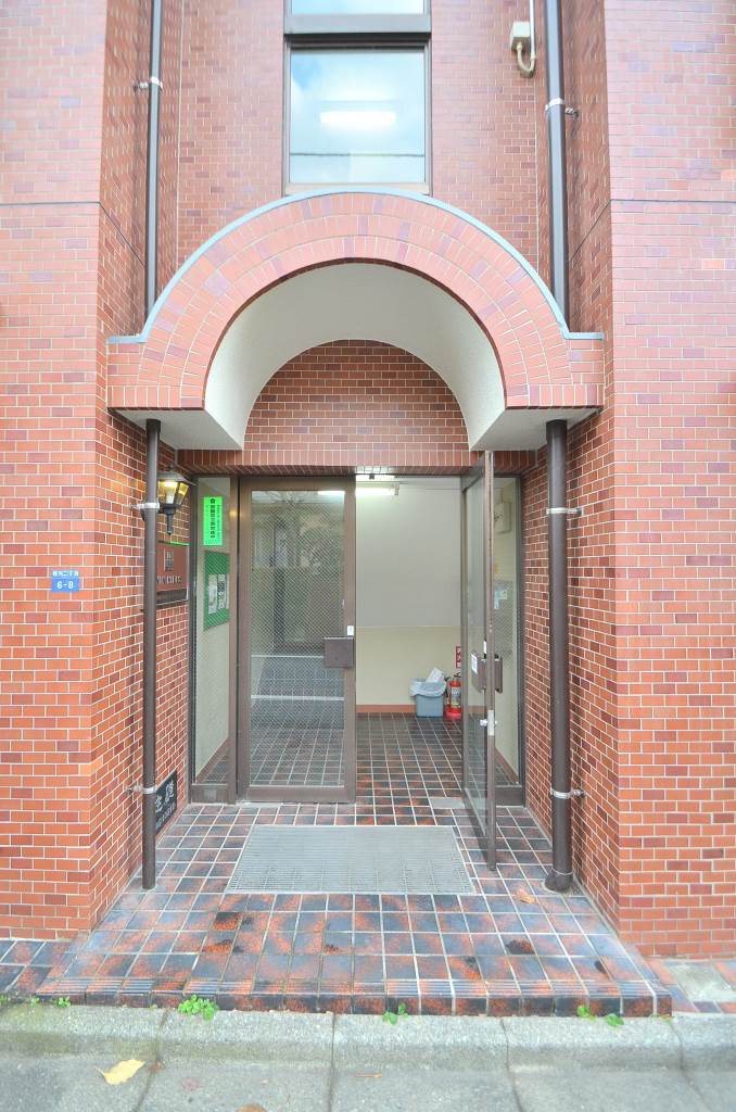 ウインヒルズ 3階エントランス