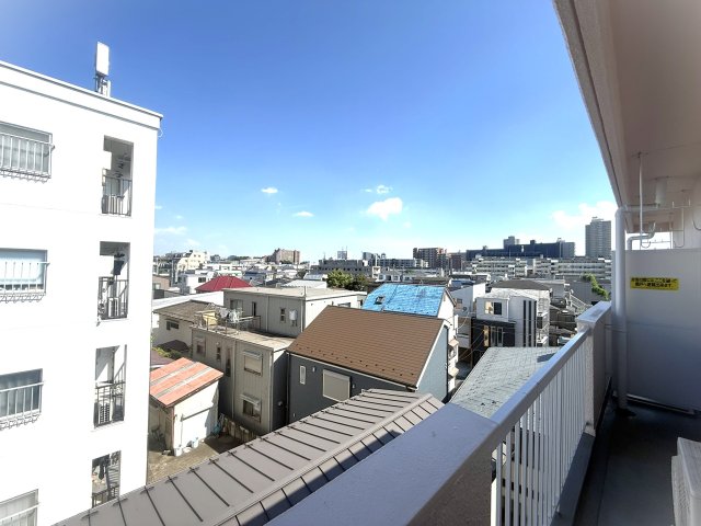 シャングリラ 4階玄関