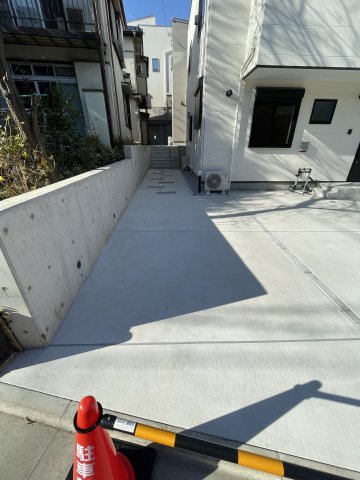 前野町３丁目戸建て 1-2階駐車場