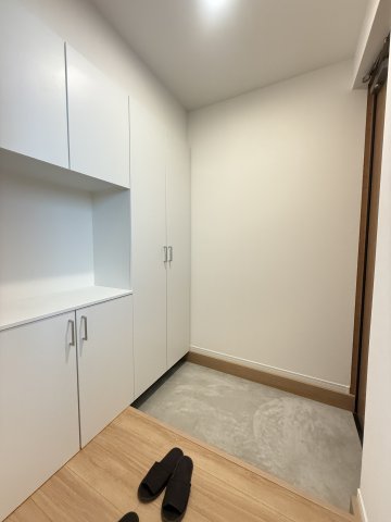 前野町３丁目戸建て 1-2階玄関