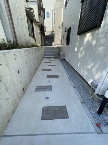 前野町３丁目戸建て 1-2階エントランス