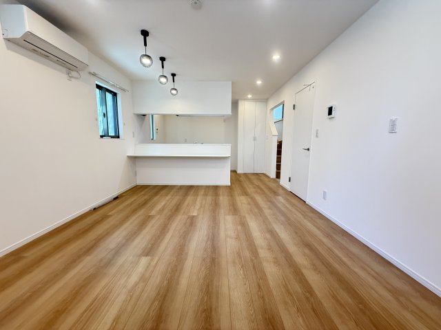 前野町３丁目戸建て 1-2階居間・リビング