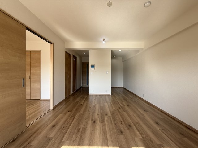 グローリィホーム 806居間・リビング