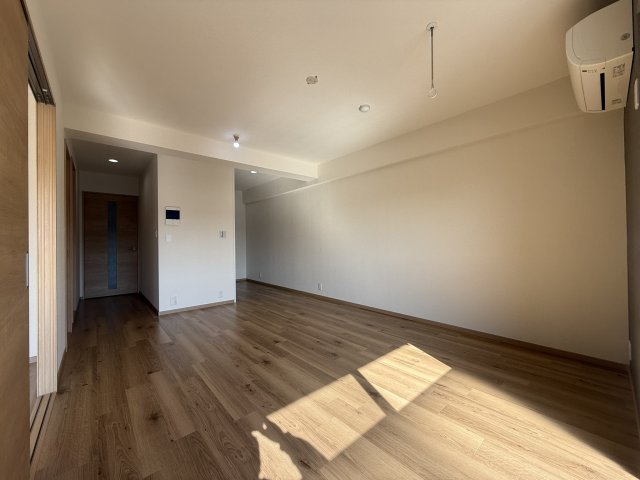 グローリィホーム 806居間・リビング