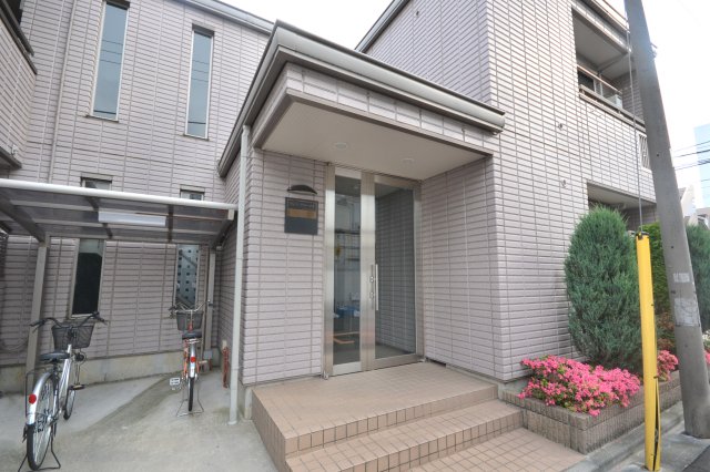 ヴィラ・クローネⅡ 2階エントランス