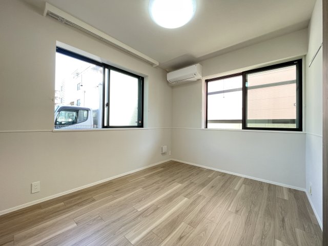 グランド　フルーレ　浮間舟渡 1階トイレ