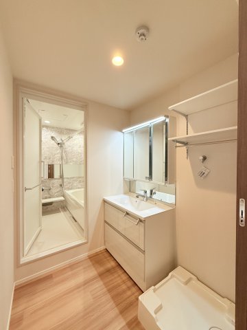 グランド　フルーレ　浮間舟渡 3階洗面所