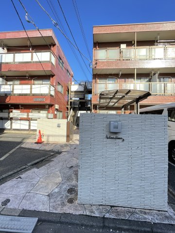 イーストハウス１ 1階エントランス